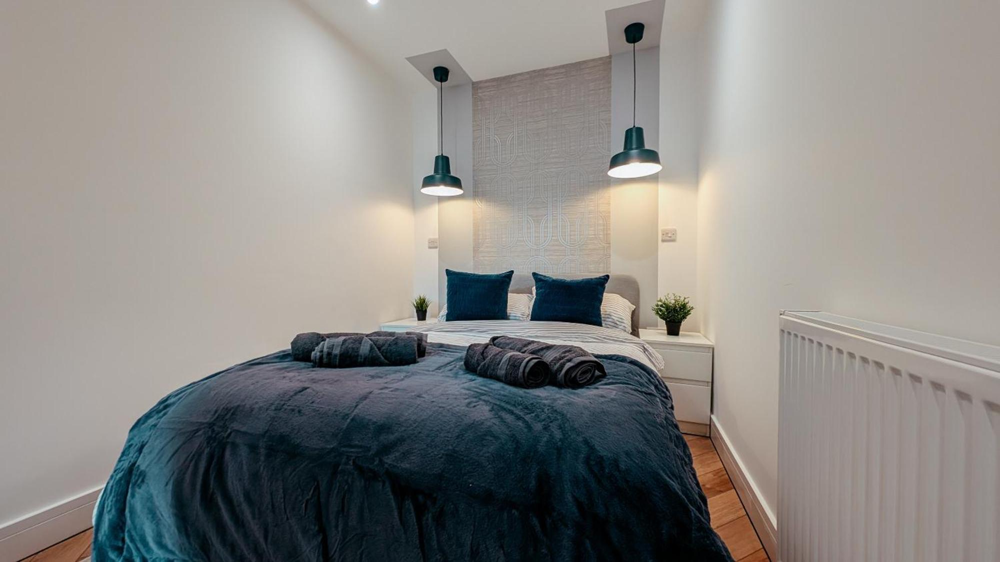 Central Apartment- Stunning Sea Views- 100M To Beach- Brand New For 2025- Sleeps 6 Holiday home *